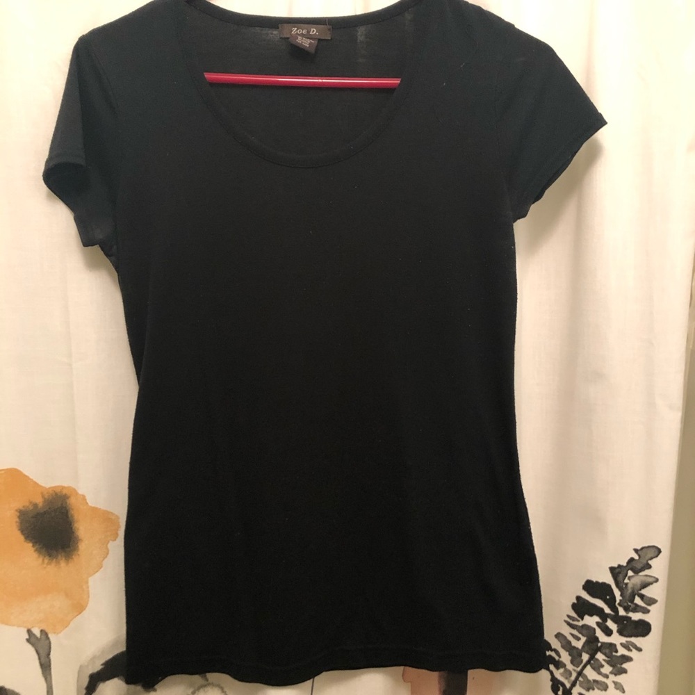 Plain and comfy scoop neck